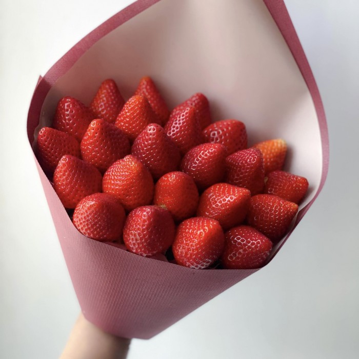 Букет из свежей клубники 23-25 ягод